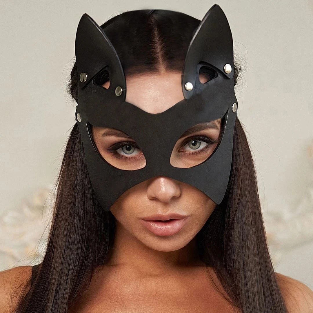 concurrenten lol deens catwoman mask and